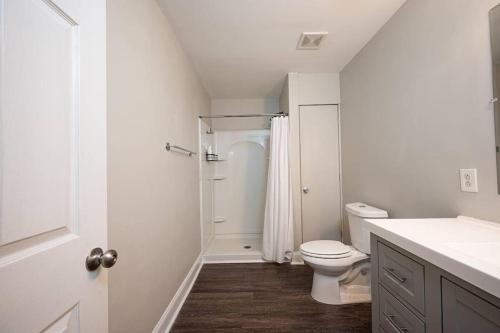 Comfy 3 BDRM House+Backyard+Wi-Fi-Spacious in Charlotte, USA