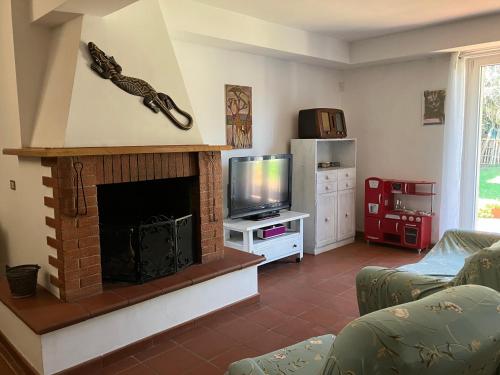 Shared lounge/TV area, Appartamento con giardino a Selcetta vicino Campus Biomedico in Selcetta