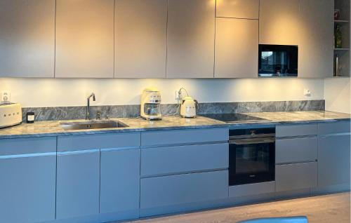 2 Bedroom Cozy Apartment In Stockholm, Stockholm (photo 3)