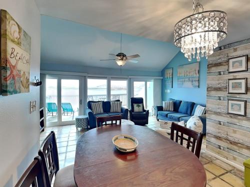 Cozy Coastal Repose in Padre Island, USA