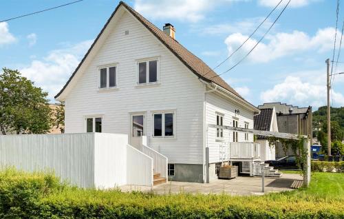 Three-Bedroom Holiday Home 