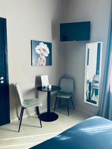 Double Room with Private Bathroom image 4