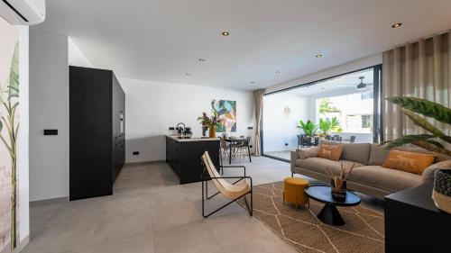 Ocean 11 Luxurious apartment Jan Thiel Curacao in 詹席爾