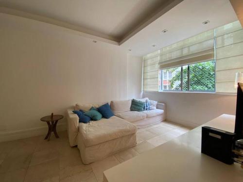 Av Atlantica - 3 Bedroom Beach Apartment - Leme in Leme