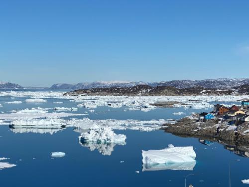 Modern seaview vacation house, Ilulissat