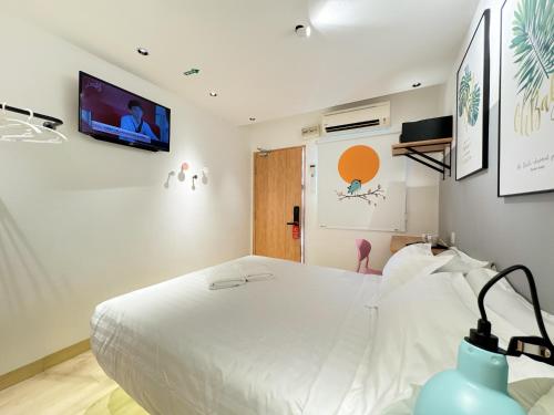room detail thumbnail 1
