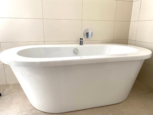 Aircon 63 on Coral in Calypso Beach