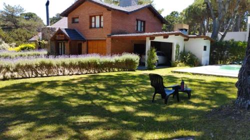 Chalet con Piscina exclusiva en el centro de Mar de las Pampas