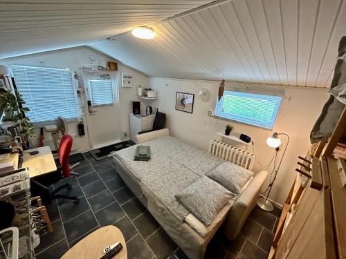 Cozy Stay near Stockholm with Pool and BBQ access in Бро