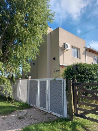 Three-Bedroom House image 1