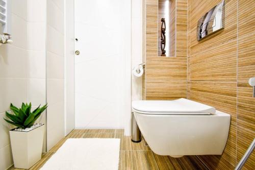 Top 1 - 2BR - 180 Views - Balcony - Top Amenities, Sofia (Foto 11)