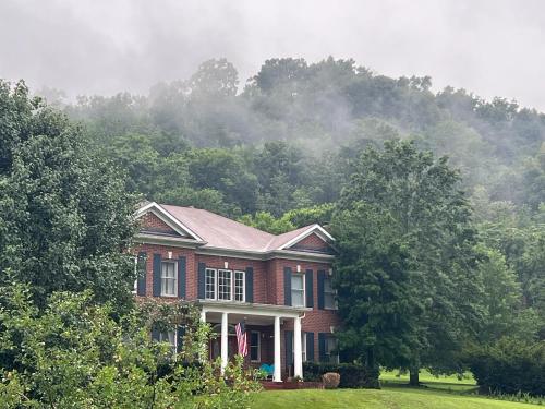 Country Cove in Brentwood, USA