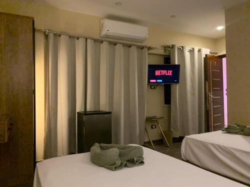 2 twin beds