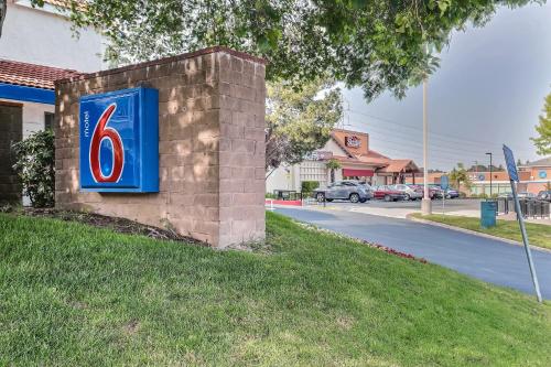 Motel 6-Pinole, CA