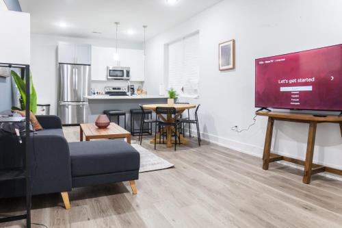 Spacy 4br4ba,pingpong,patio,crib,wd,sleeps12 in Philadelphia, USA