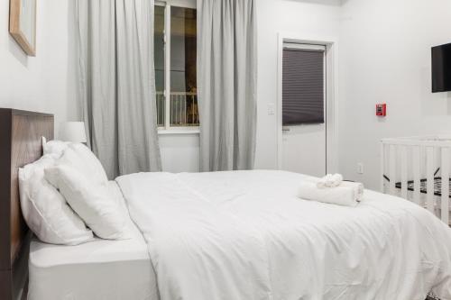 Spacy 4br4ba,pingpong,patio,crib,wd,sleeps12 in Philadelphia, USA