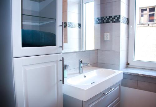 Luxury Renovated - 600 Mbit - 64 M2 - 65 inch TV, Riga (foto 6)