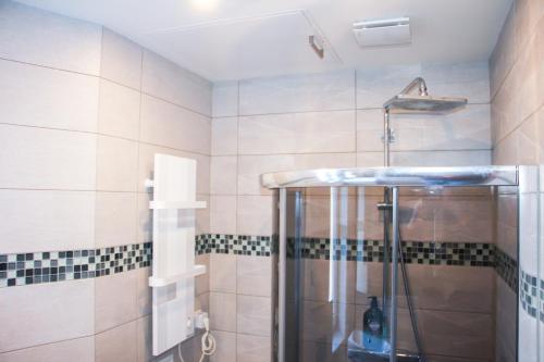 Luxury Renovated - 600 Mbit - 64 M2 - 65 inch TV, Riga (foto 9)