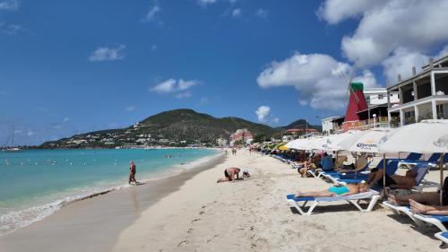 Studio Sleeps 2 with Free Parking in Simpson Bay