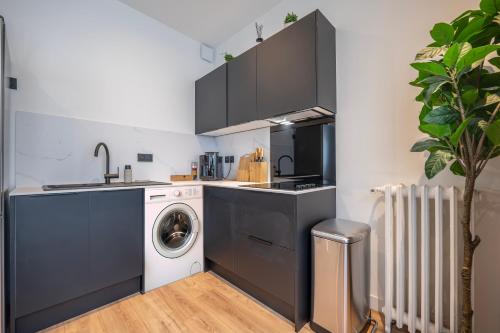 Renovated Studio walking distance to Paris Room Type - Apartment with Balcony