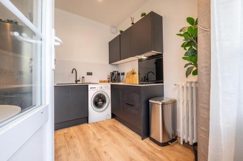 Kitchen, Renovated Studio walking distance to Paris in Montrouge