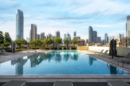 **Panoramic Views Of Burj Khalifa and Fountain**, Dubai (photo 10)