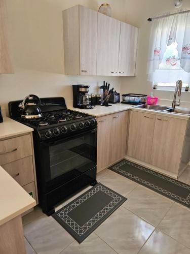 Sunset Paradise Home in Discovery Bay