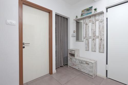 One-Bedroom Apartment with Balcony and Sea View image 1