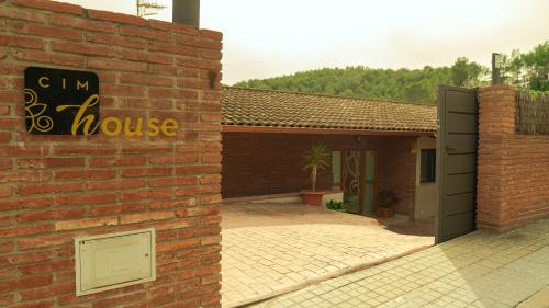 Only Women Guest House - Villa de la Comunidad Internacional de la Mujer