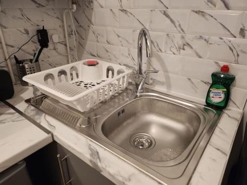 SuperValue Suite 2 - Fast WiFi, Hotel Linen, Keyless Entry, City only 10 Mins - BY PROPERTY PROMISE, Cardiff (photo 4)