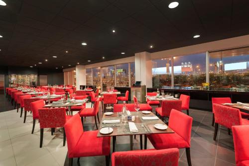 Restaurant, Wyndham Costa del Sol Lima Airport in Lima