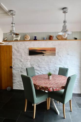 Cosy thatched Cottage sleeps 6 near Portscatho! in Portscatho