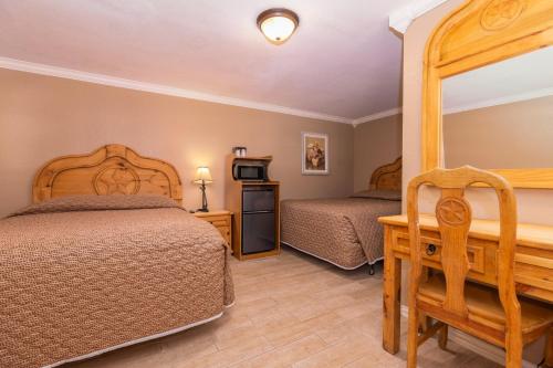 2 queen beds