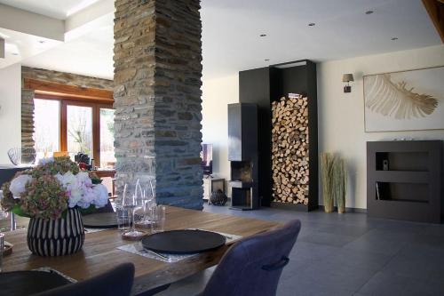 Charming stone farmhouse gîte à louer Rouette