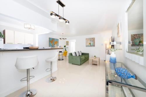 Sofi Beach Apartments 3