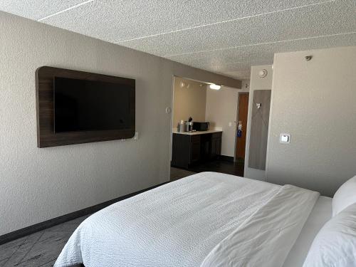 Holiday Inn Express & Suites Eden Prairie - Minneapolis, an IHG Hotel