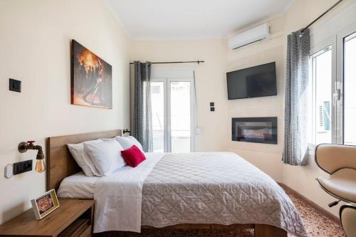 Arcade central retro apartment