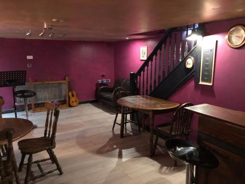 Delt lounge/TV-område, B1-Jacks Court in Stalybridge