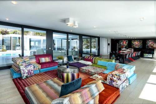Fabulous Villa In Barcelona Ibiza-style 12 Guests