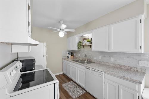 Spacious Townhouse Finished Basement in Toledo, USA