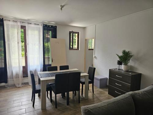 Grand appartement proche centre ville - Location saisonnière - Digne-les-Bains