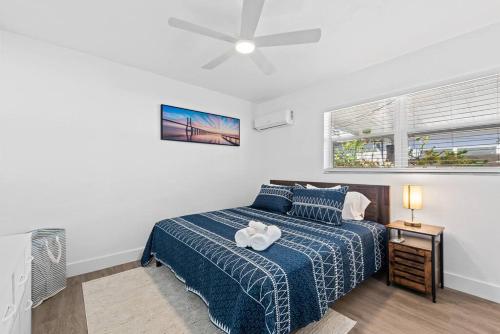 Comfy BNB #2 King Bed + Work/Travel + Beach 8 Min in Hallandale Beach, USA