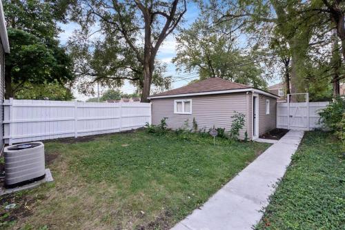 Garden, A Home Away from Home! in Roseland