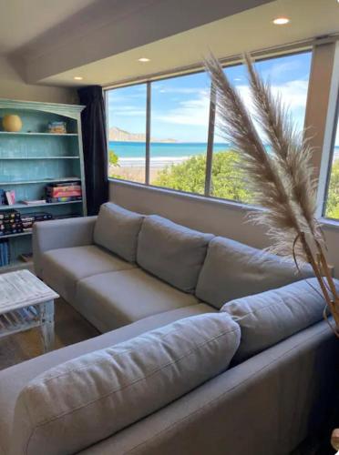 Krogs/atpūtas telpa, Ultimate Beach Front in Waimarama
