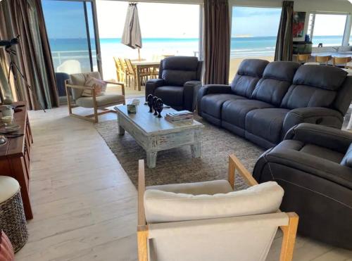 Krogs/atpūtas telpa, Ultimate Beach Front in Waimarama