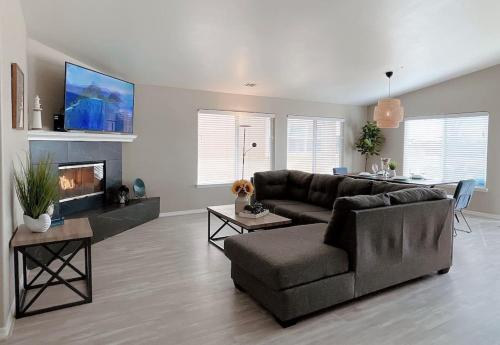 Iekārtas, Multi Family! 2 min walk to Beach! EV Charger! in Okeano (CA)