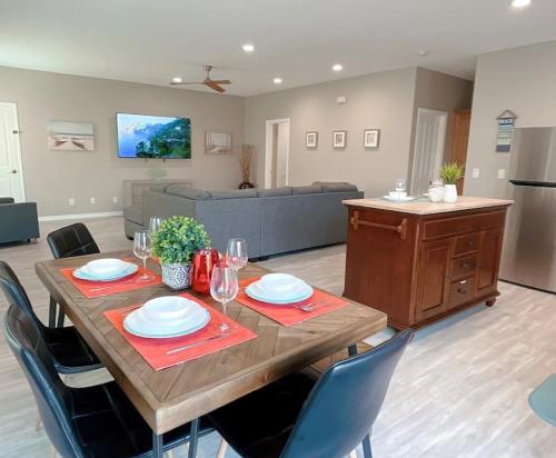 Iekārtas, Multi Family! 2 min walk to Beach! EV Charger! in Okeano (CA)