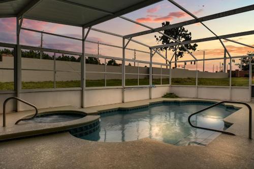 4BR w Private Heated Pool + Hot Tub + Grill