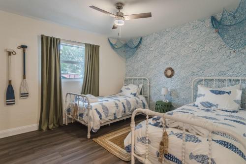 Private Heated Pool 4 MI to Indian Rocks Beach in Largo, USA