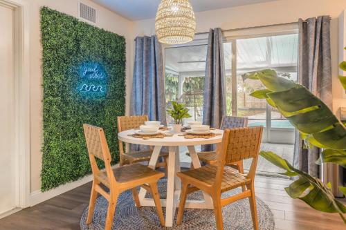 Private Heated Pool 4 MI to Indian Rocks Beach in Largo, USA